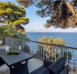 4 bedroom villa with pool by the sea, near Corfu town, sleeps 8